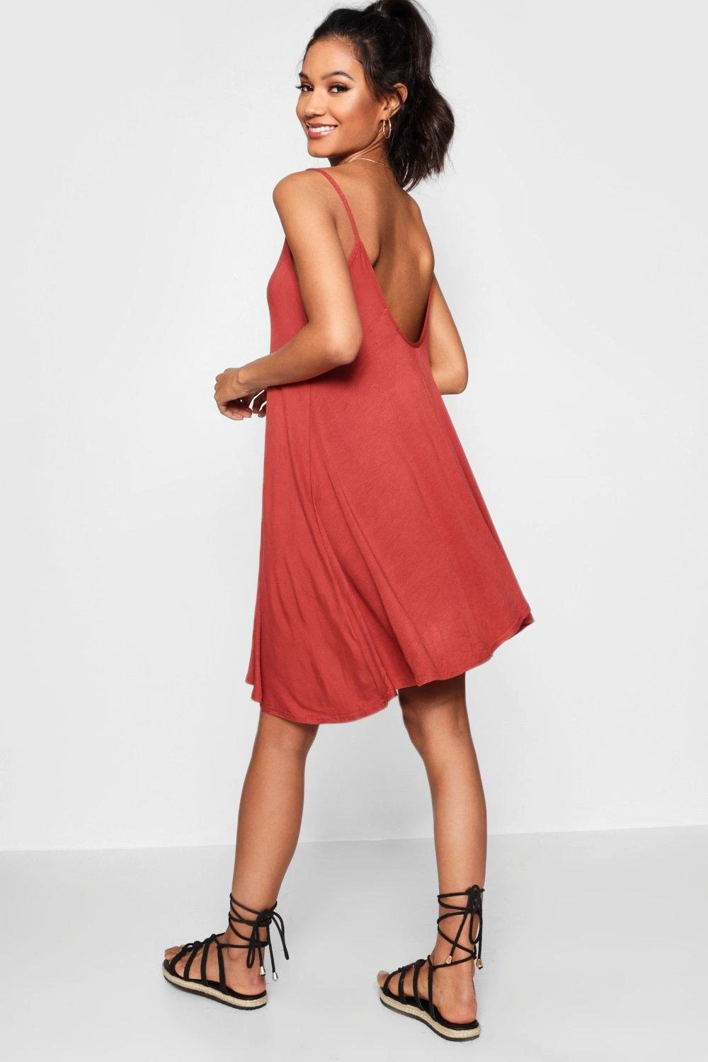 Basic Kleid Mit V-Ausschnitt 4 Basic Kleid Mit V-Ausschnitt – Bild 2