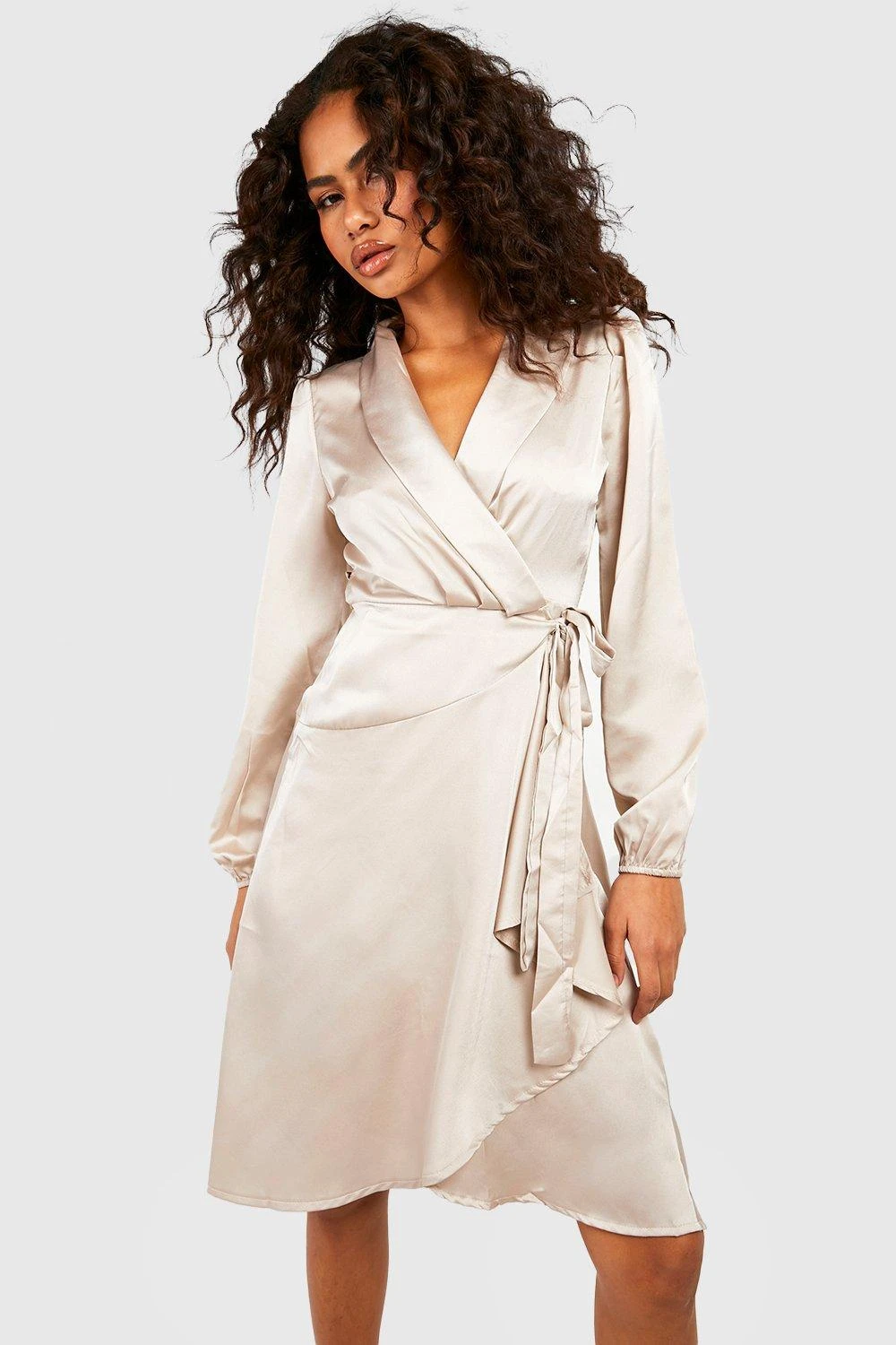 Wickel-Midikleid Mit Gürtel Und Rüschensaum 3 Wickel-Midikleid Mit Gürtel Und Rüschensaum