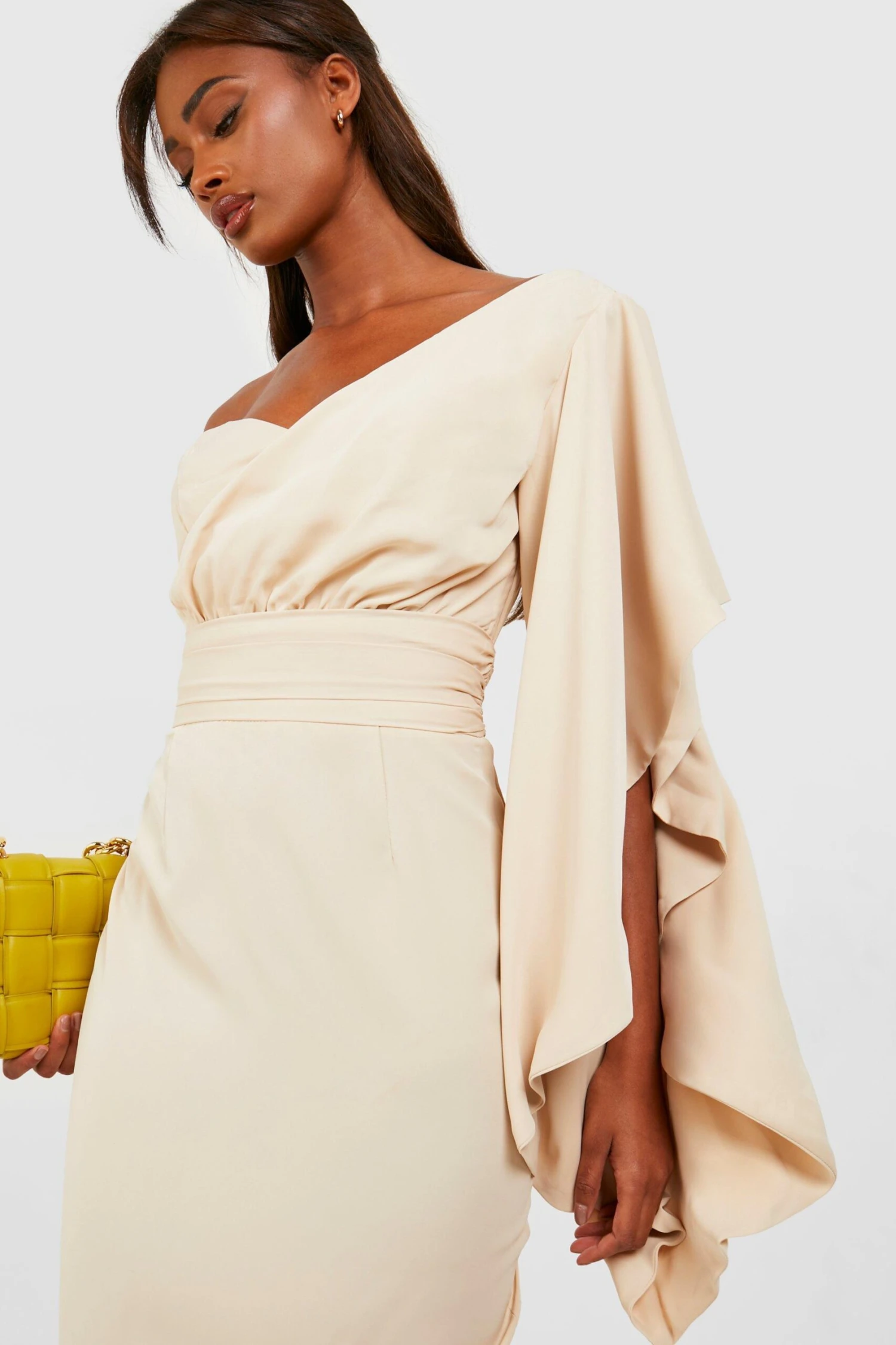 Satin-Midikleid Mit Rüschenärmeln 5 Satin-Midikleid Mit Rüschenärmeln – Bild 3