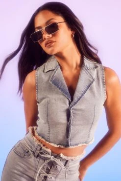 Stonwash Jeans-Korsett Mit Rohem Saum 