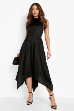 Hochgeschlossenes Maxikleid