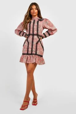 Minikleid Mit Spitzen-Detail Und Rüschensaum -Stil Formen Verkäufe gzz14736 berry xl 2