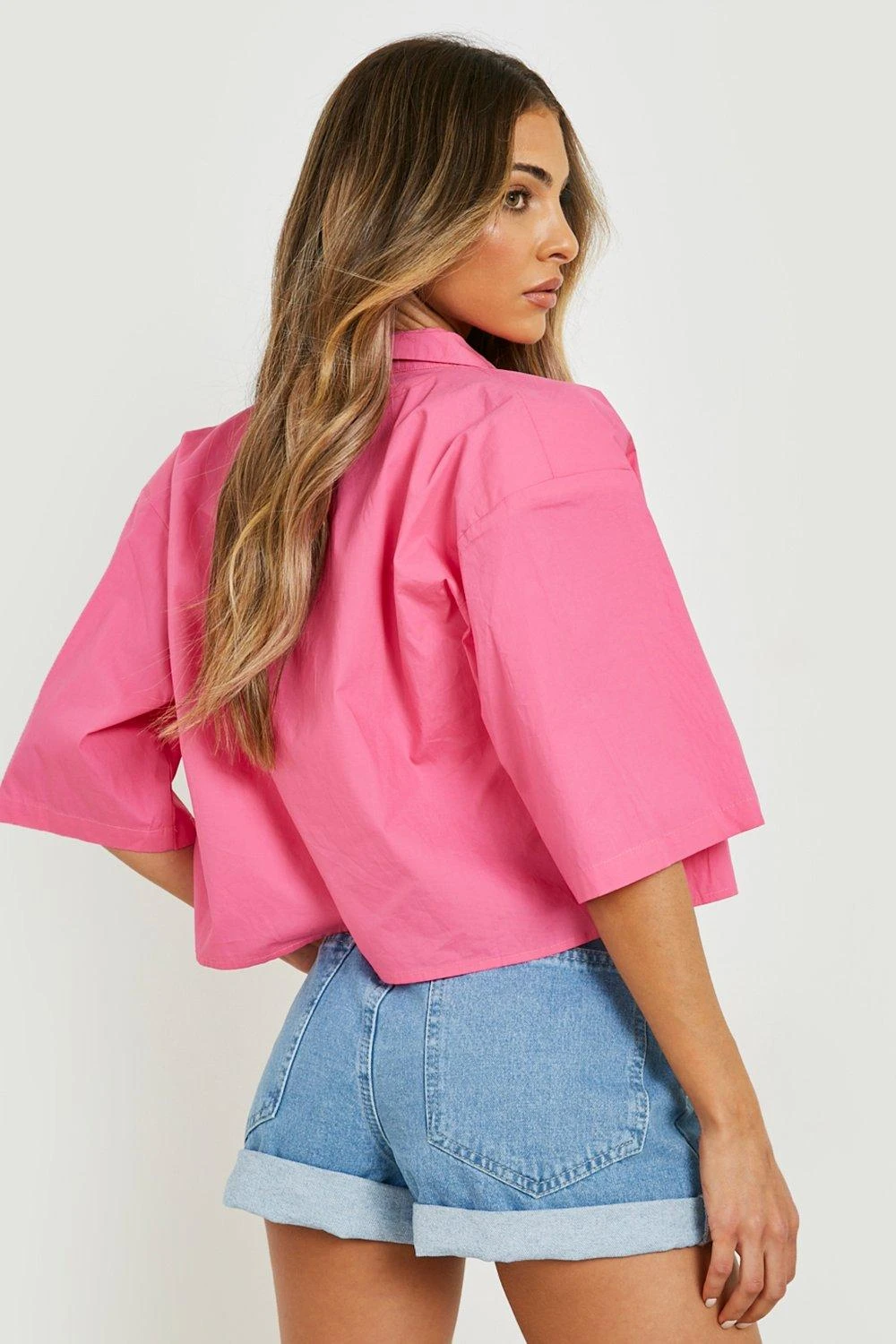 Mom-Jeansshorts Mit Hohem Bund Und Gänseblümchen-Stickerei 4 Mom-Jeansshorts Mit Hohem Bund Und Gänseblümchen-Stickerei – Bild 2