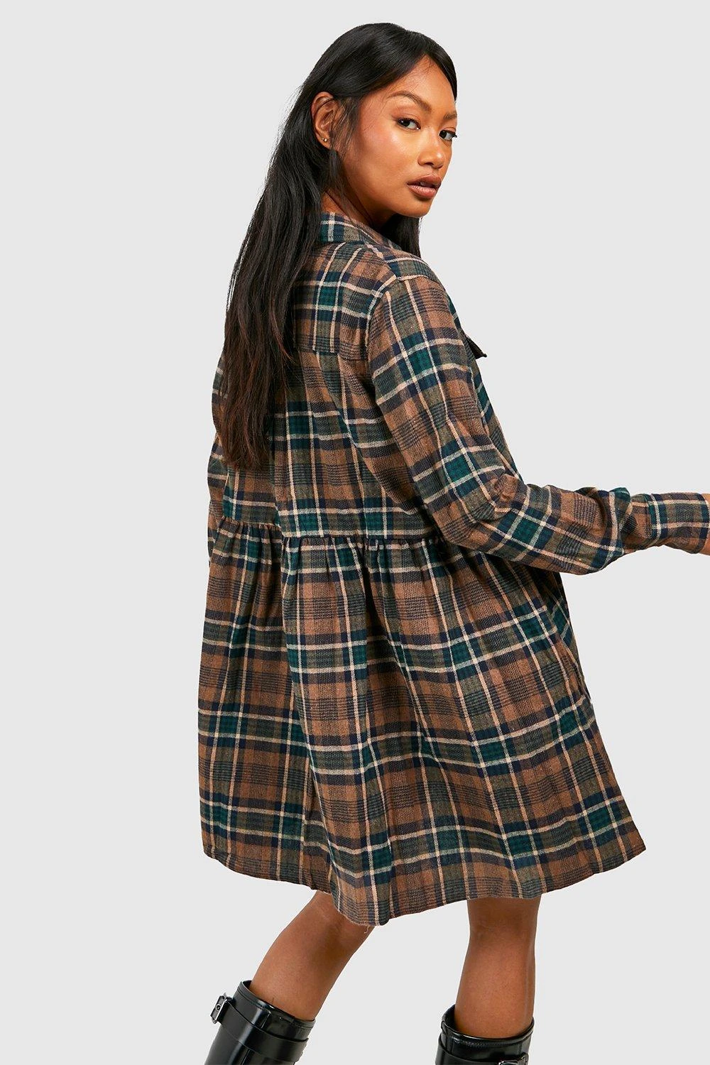 Kariertes Oversize Smok-Hemdkleid 4 Kariertes Oversize Smok-Hemdkleid – Bild 2