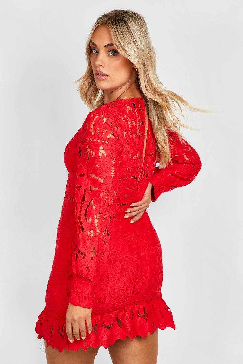 Plus Etuikleid Aus Spitze Mit Rüschensaum 4 Plus Etuikleid Aus Spitze Mit Rüschensaum – Bild 2