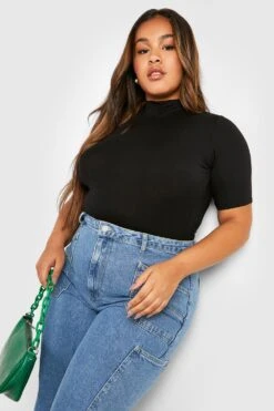 Plus Kurzärmliger Basic Body Mit Trichterkragen