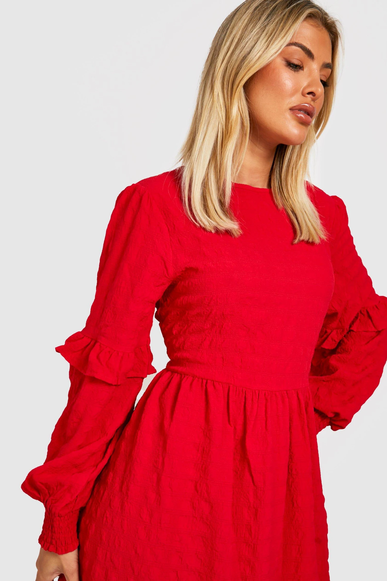 Strukturiertes Gestuftes Smok-Kleid 6 Strukturiertes Gestuftes Smok-Kleid – Bild 4