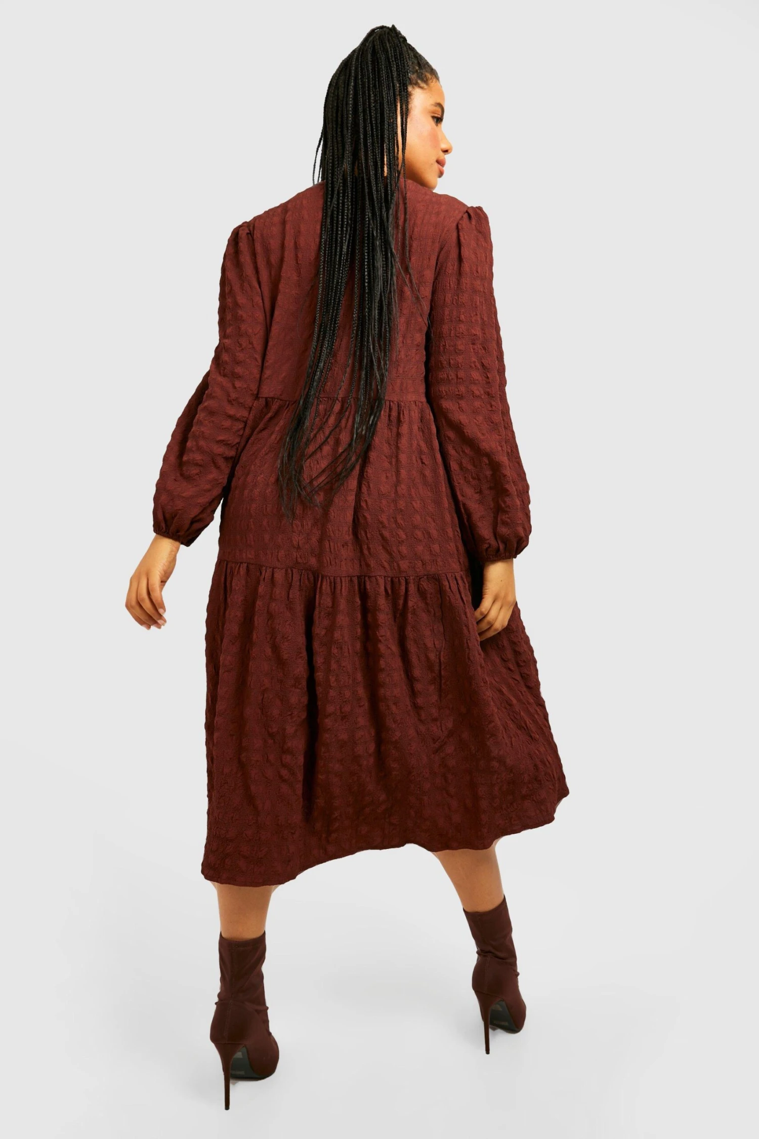 Plus Langärmliges Strukturiertes Midi-Smokkleid 4 Plus Langärmliges Strukturiertes Midi-Smokkleid – Bild 2