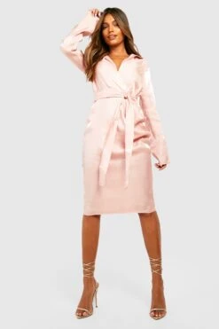 Schimmerndes Midi-Hemdkleid Aus Satin Mit Gürtel