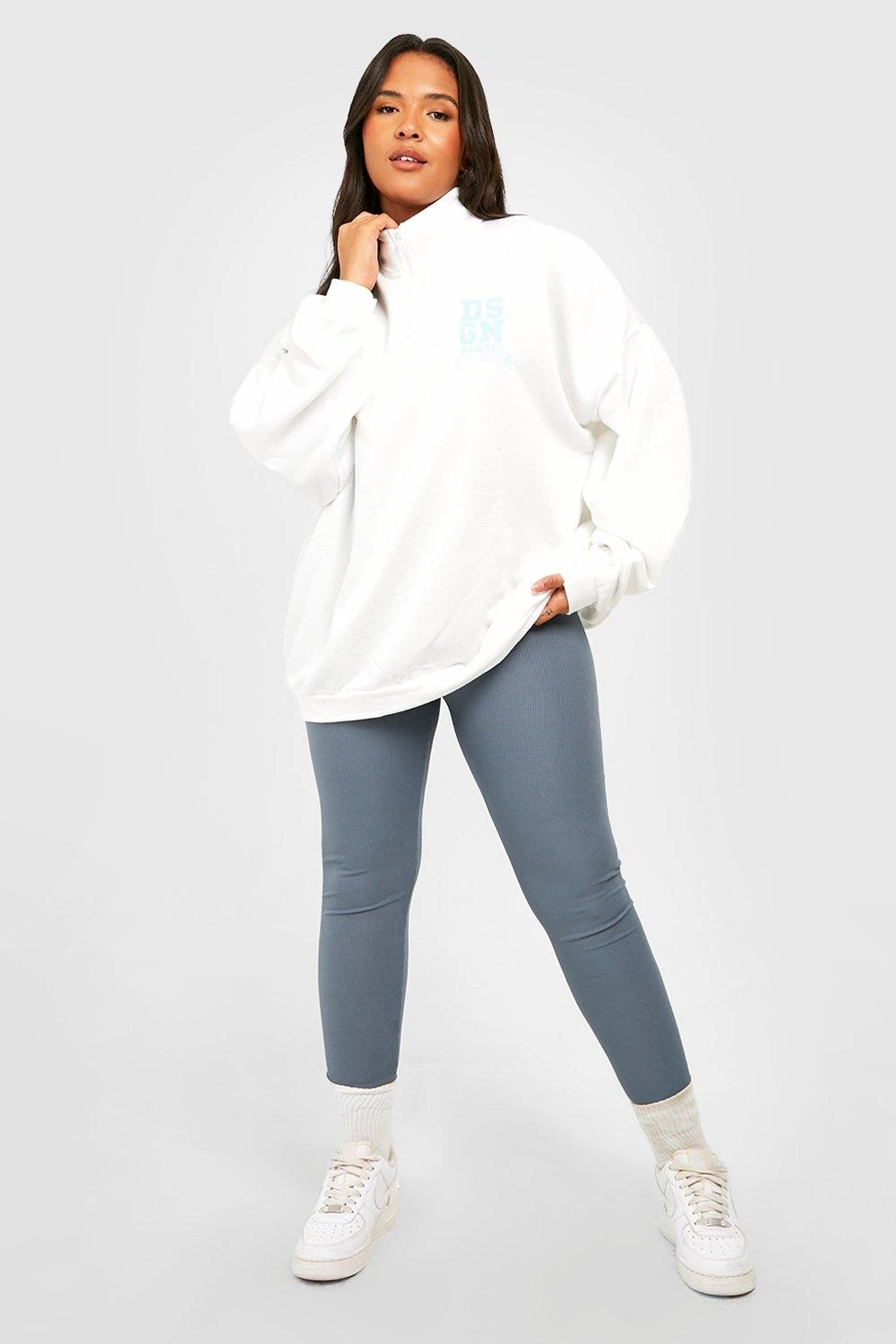 Plus Oversize Sweatshirt Mit Dsgn Studio Print Und Halbem Reißverschluss 3 Plus Oversize Sweatshirt Mit Dsgn Studio Print Und Halbem Reißverschluss