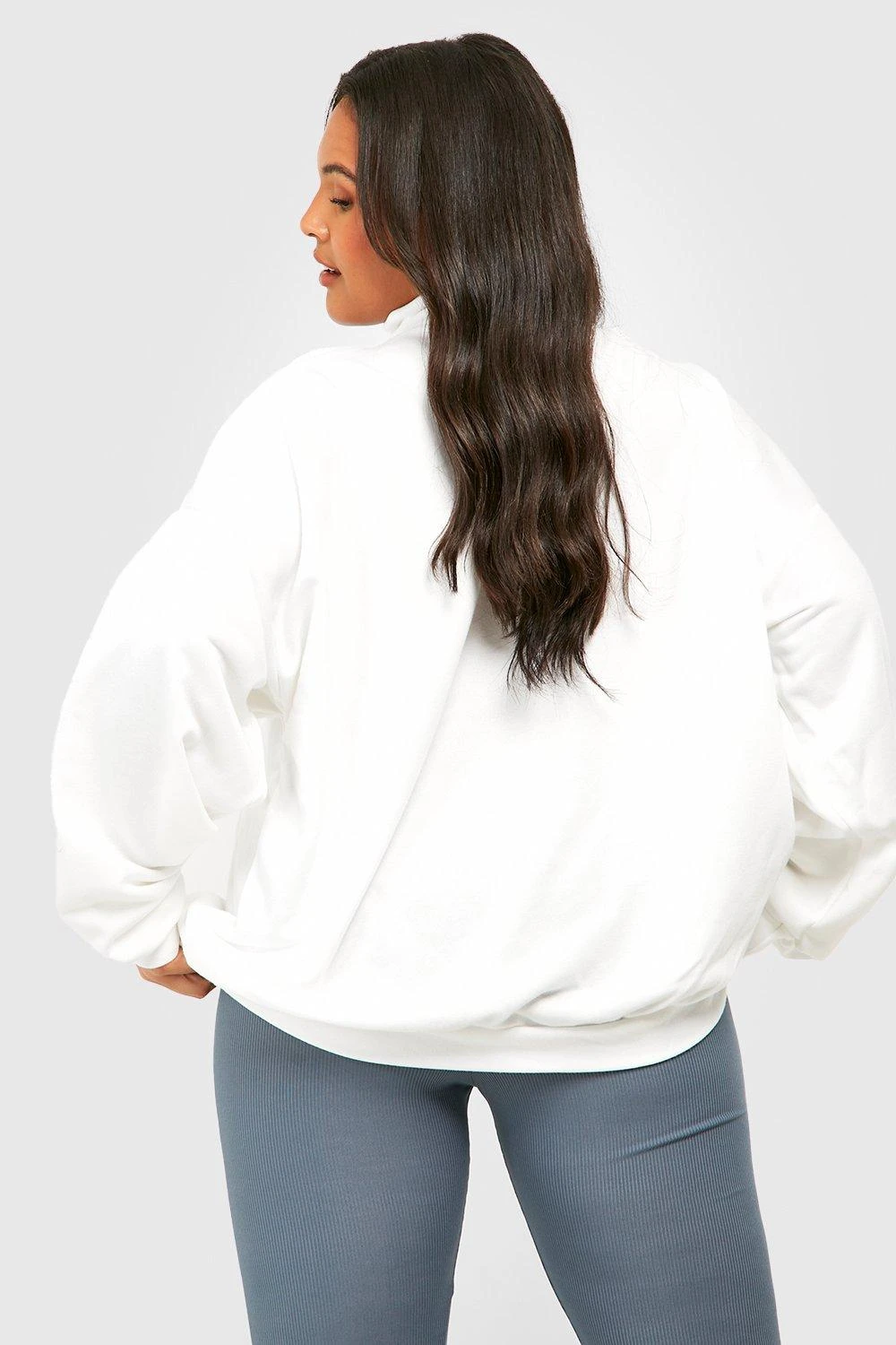 Plus Oversize Sweatshirt Mit Dsgn Studio Print Und Halbem Reißverschluss 4 Plus Oversize Sweatshirt Mit Dsgn Studio Print Und Halbem Reißverschluss – Bild 2