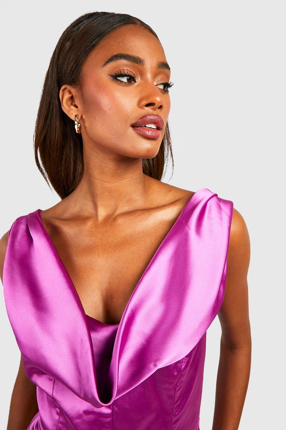 Brautjungfern Satin-Maxikleid Mit Wasserfallausschnitt 6 Brautjungfern Satin-Maxikleid Mit Wasserfallausschnitt – Bild 4