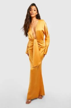 Satin-Maxikleid Mit Tiefem Ausschnitt