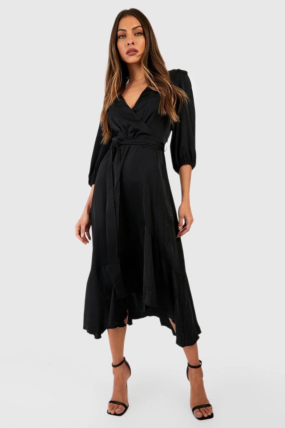 Gestuftes Satin-Midikleid Mit Rüschen-Saum 3 Gestuftes Satin-Midikleid Mit Rüschen-Saum