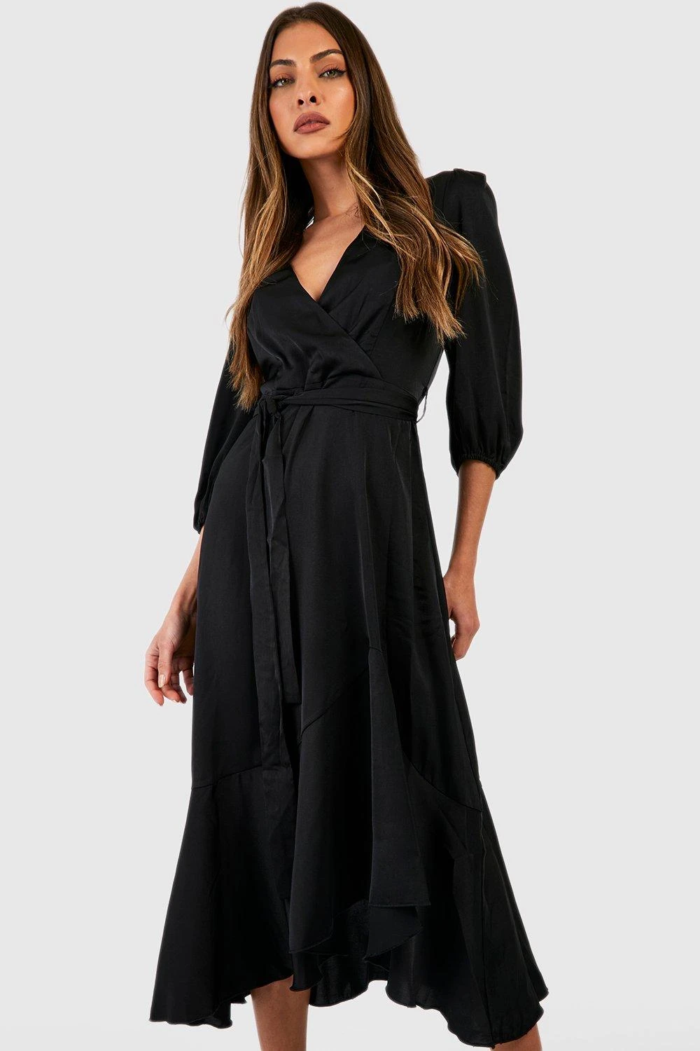 Gestuftes Satin-Midikleid Mit Rüschen-Saum 5 Gestuftes Satin-Midikleid Mit Rüschen-Saum – Bild 3