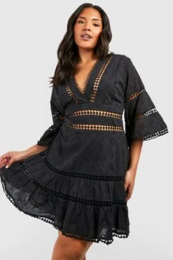 Plus Gestuftes Broderie Smok-Kleid