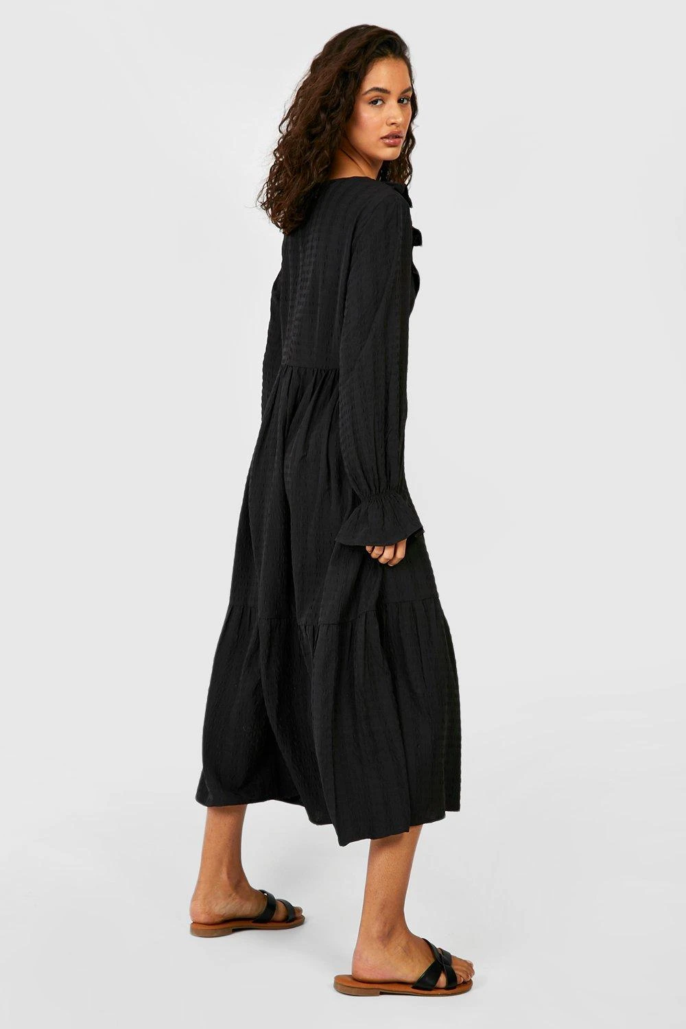 Strukturiertes Smok-Midikleid Mit Rüschen 4 Strukturiertes Smok-Midikleid Mit Rüschen – Bild 2