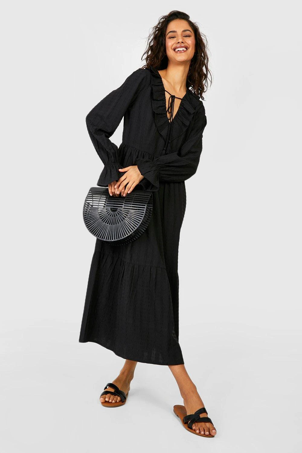 Strukturiertes Smok-Midikleid Mit Rüschen 5 Strukturiertes Smok-Midikleid Mit Rüschen – Bild 3