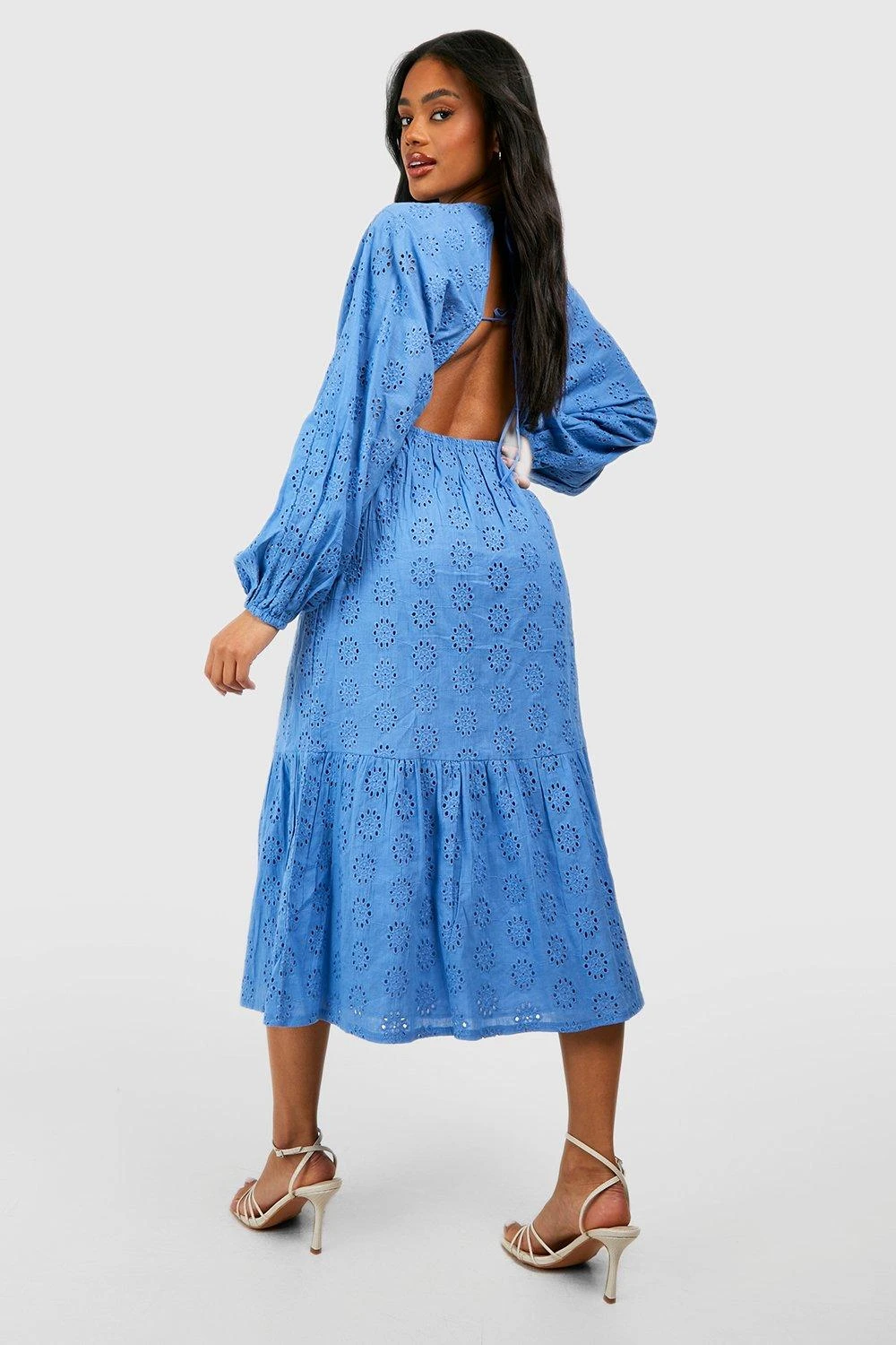 Lochmuster Cut-Out Midikleid 4 Lochmuster Cut-Out Midikleid – Bild 2