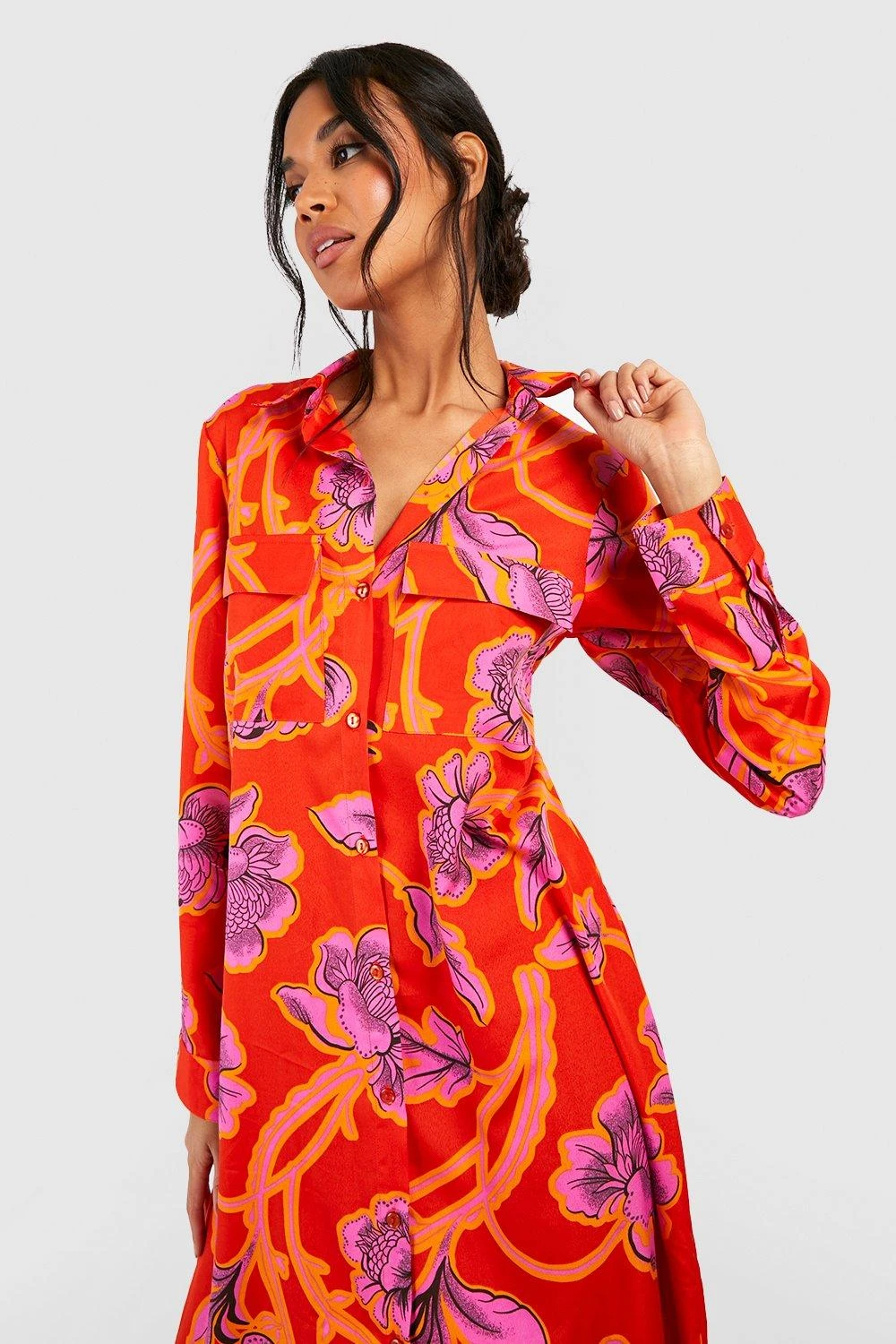 Oversize Hemd-Midikleid Mit Floralem Print 6 Oversize Hemd-Midikleid Mit Floralem Print – Bild 4