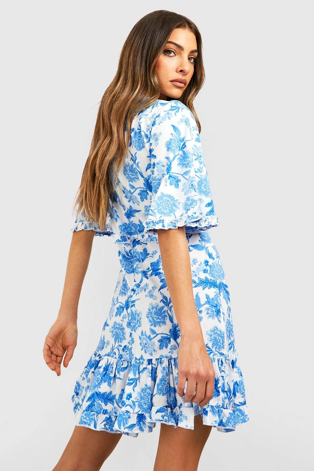 Florales Rüschen-Skaterkleid Mit Weiten Ärmeln 4 Florales Rüschen-Skaterkleid Mit Weiten Ärmeln – Bild 2