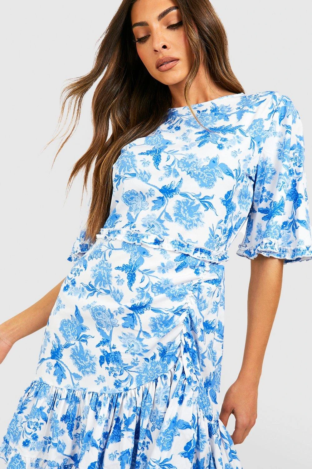 Florales Rüschen-Skaterkleid Mit Weiten Ärmeln 6 Florales Rüschen-Skaterkleid Mit Weiten Ärmeln – Bild 4