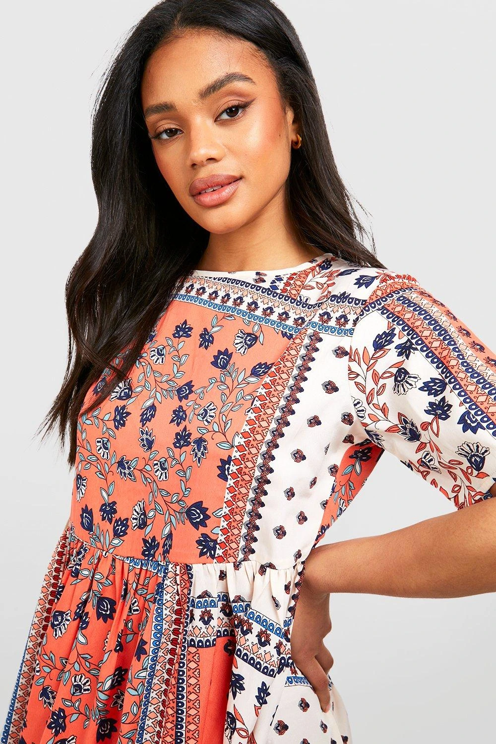 Smokkleid Mit Paisley-Print 6 Smokkleid Mit Paisley-Print – Bild 4