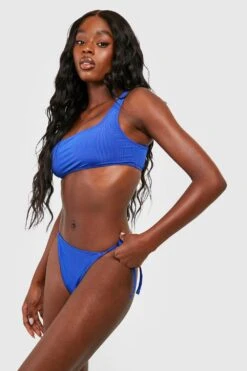 Geripptes Rundhals-Bikinioberteil