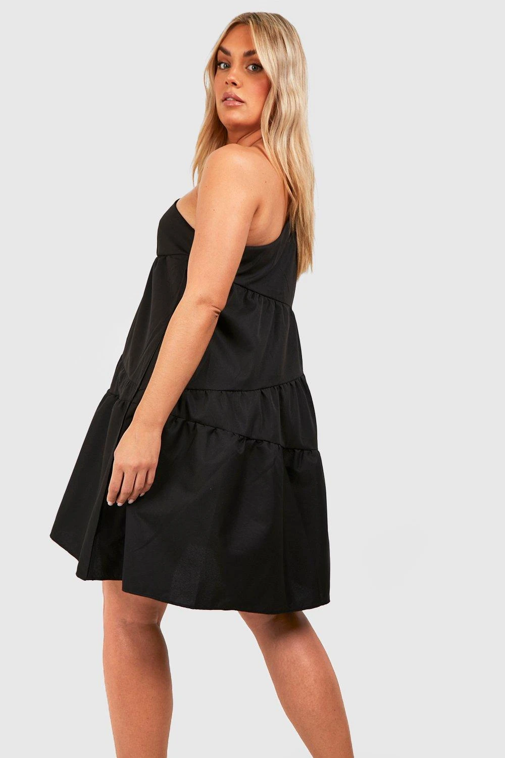 Plus Einärmliges Gestuftes Smokkleid 4 Plus Einärmliges Gestuftes Smokkleid – Bild 2