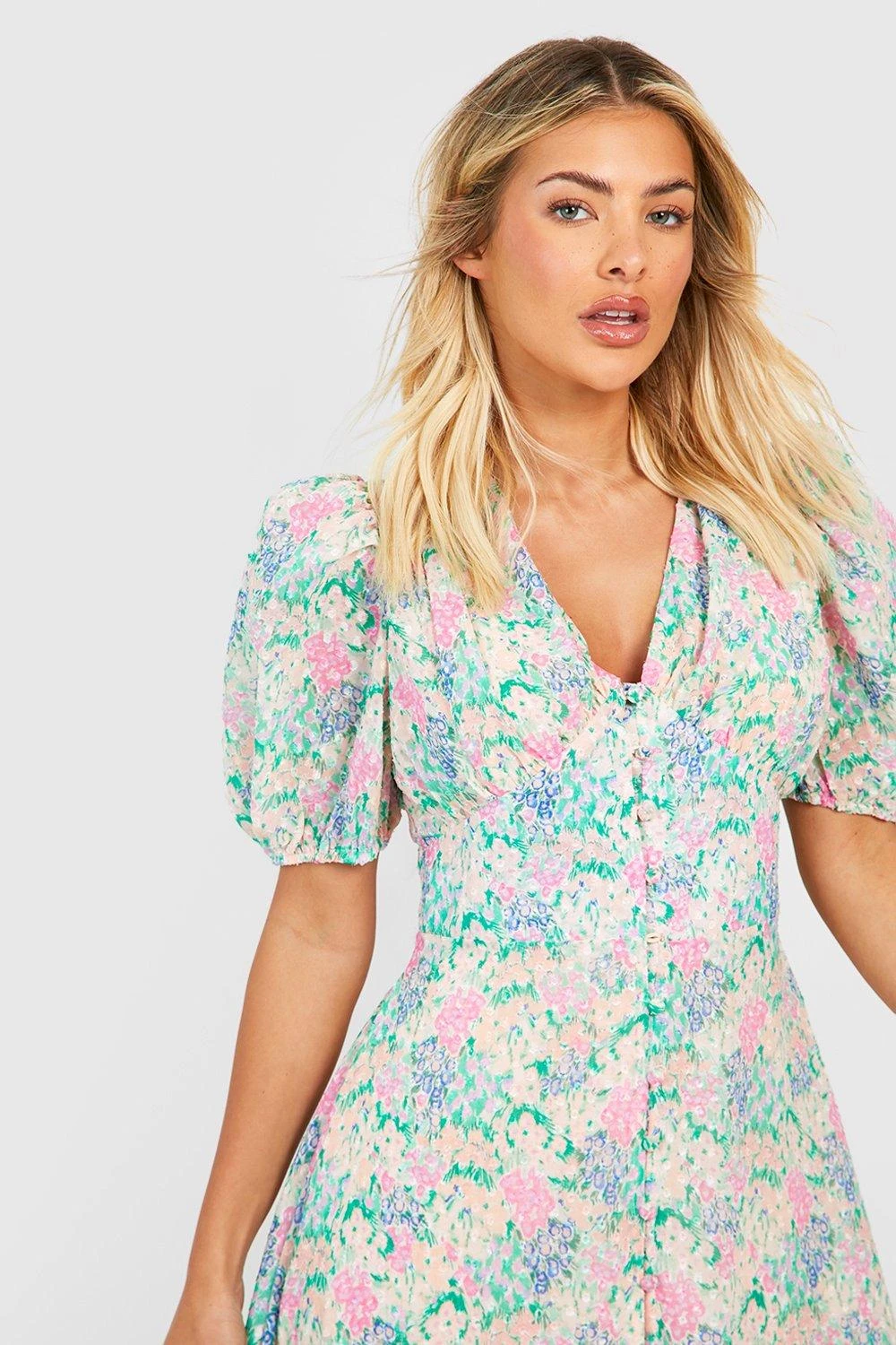 Strukturiertes Florales Midikleid Mit Knopfleiste 6 Strukturiertes Florales Midikleid Mit Knopfleiste – Bild 4