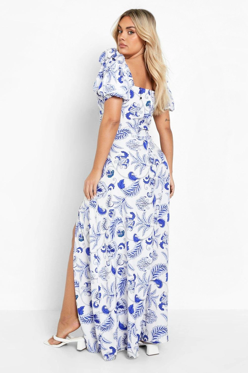 Plus Gerafftes Maxikleid Mit Pozellan-Print 4 Plus Gerafftes Maxikleid Mit Pozellan-Print – Bild 2