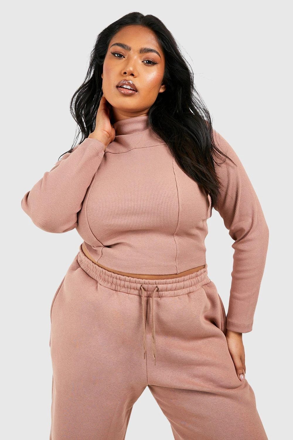 Plus Hochgeschlossenes Oberteil Mit Naht-Detail 3 Plus Hochgeschlossenes Oberteil Mit Naht-Detail