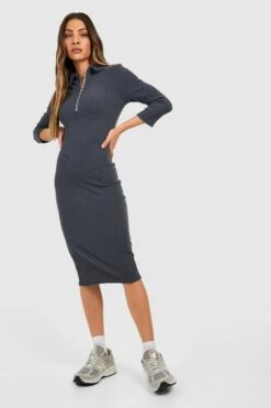 Geripptes Midikleid Mit Polo-Kragen Und Halbem Reißverschluss