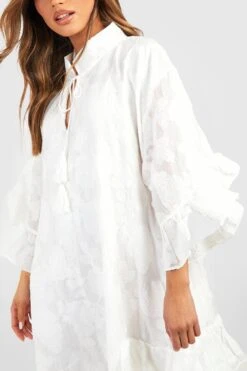 Strukturiertes Midi-Smokkleid Mit Rüschen 9 Strukturiertes Midi-Smokkleid Mit Rüschen -Stil Formen Verkäufe gzz48122 cream xl 3