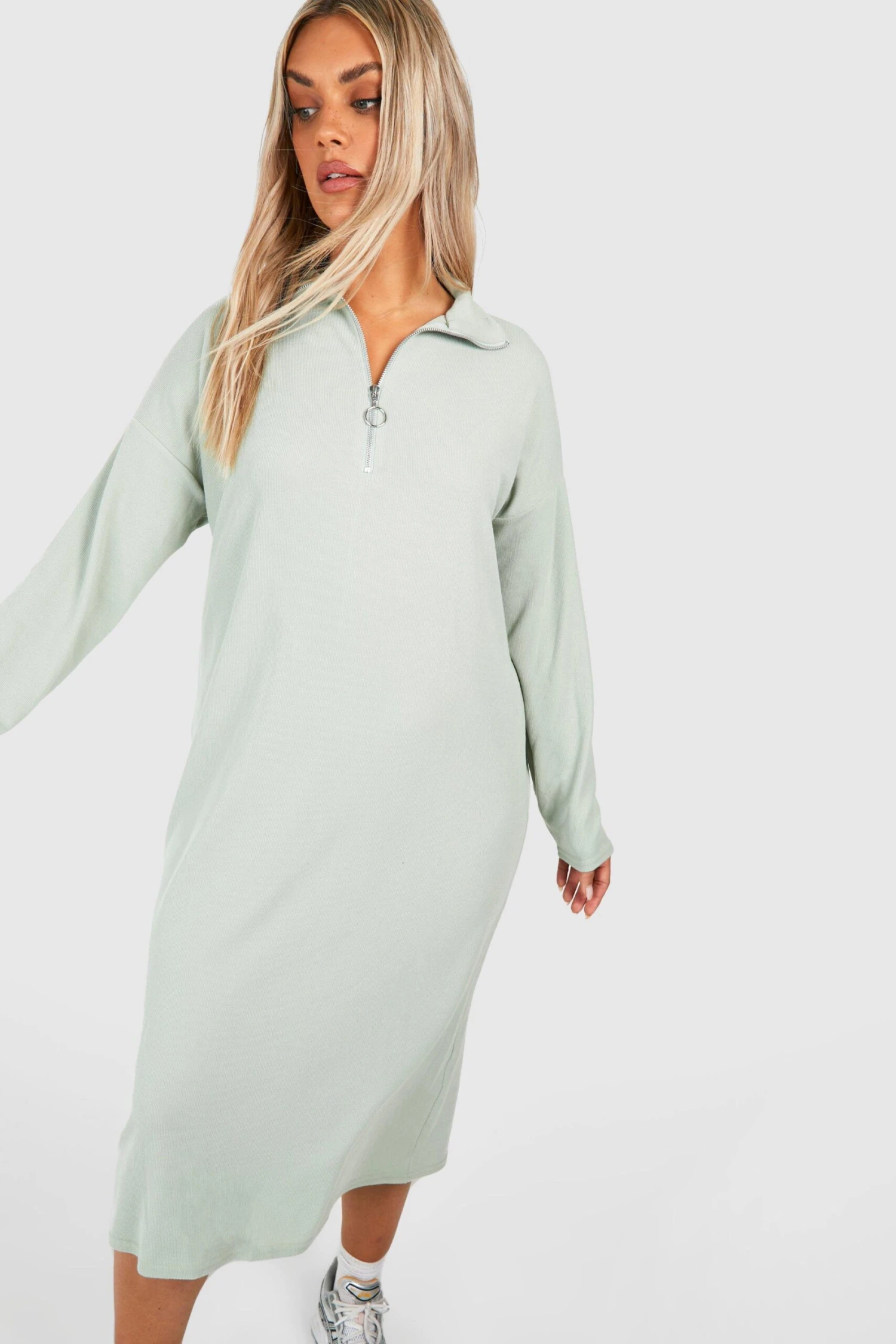 Plus Geripptes Midikleid Mit Halbem Reißverschluss 3 Plus Geripptes Midikleid Mit Halbem Reißverschluss