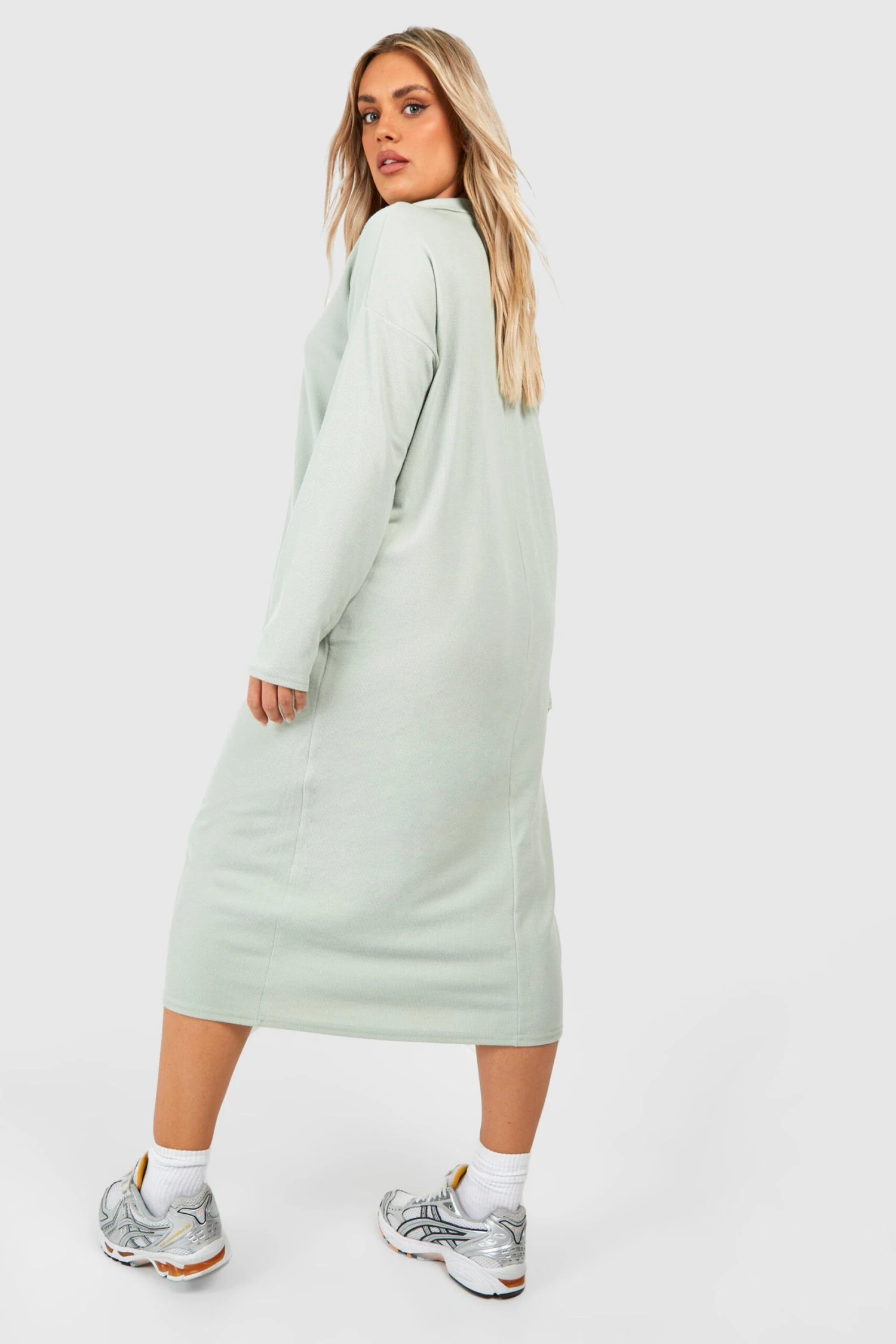 Plus Geripptes Midikleid Mit Halbem Reißverschluss 4 Plus Geripptes Midikleid Mit Halbem Reißverschluss – Bild 2