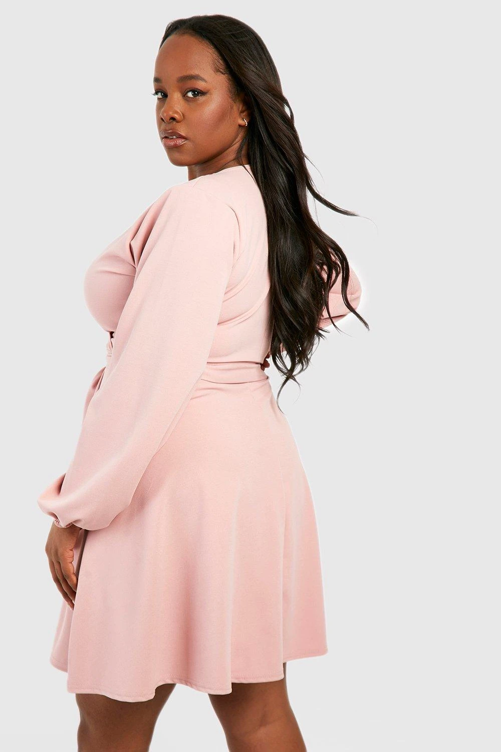 Plus Wickel-Skaterkleid Mit Bindegürtel 4 Plus Wickel-Skaterkleid Mit Bindegürtel – Bild 2