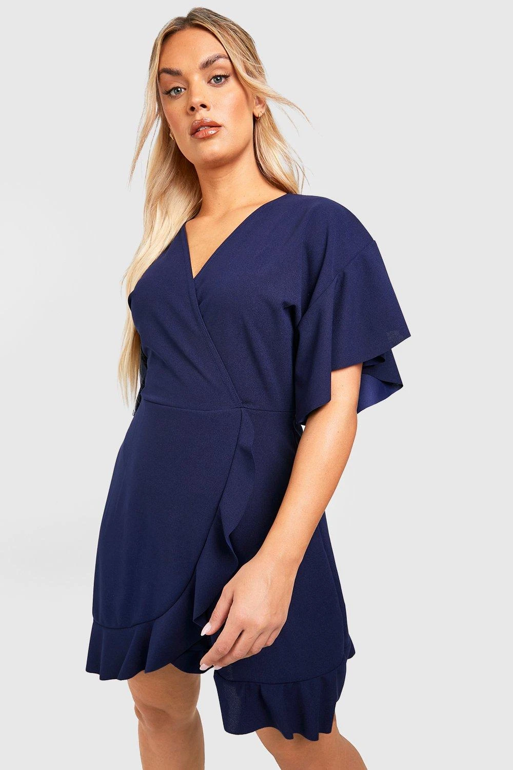 Plus Rüschen Wickel-Skaterkleid Mit Fledermaus-Ärmeln 3 Plus Rüschen Wickel-Skaterkleid Mit Fledermaus-Ärmeln