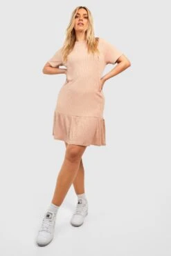 Plus Kurzärmliges Geripptes Smokkleid Mit Rüschensaum 8 Plus Kurzärmliges Geripptes Smokkleid Mit Rüschensaum -Stil Formen Verkäufe gzz50285 stone xl 2