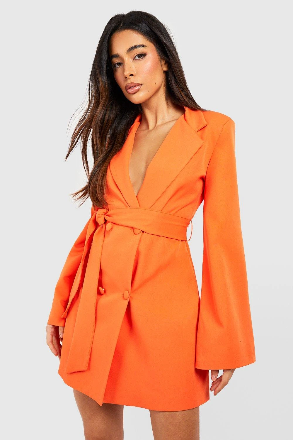 Blazerkleid Mit Bindegürtel Und Weiten Ärmeln 3 Blazerkleid Mit Bindegürtel Und Weiten Ärmeln