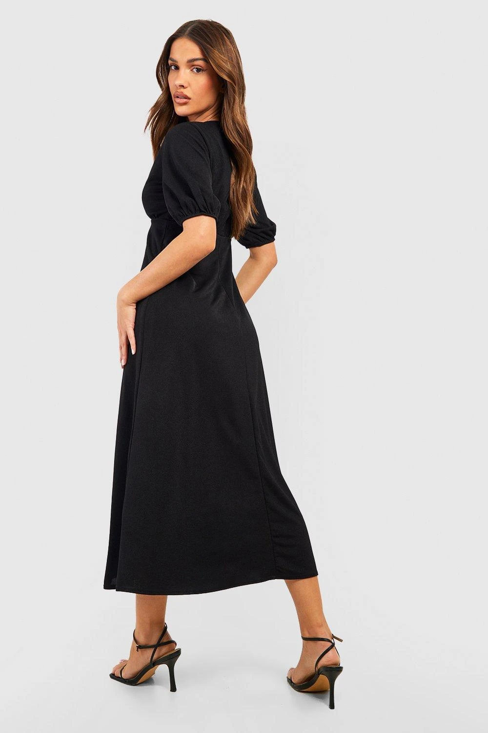 Midikleid Mit Tiefem Ausschnitt Und Puffärmeln 4 Midikleid Mit Tiefem Ausschnitt Und Puffärmeln – Bild 2