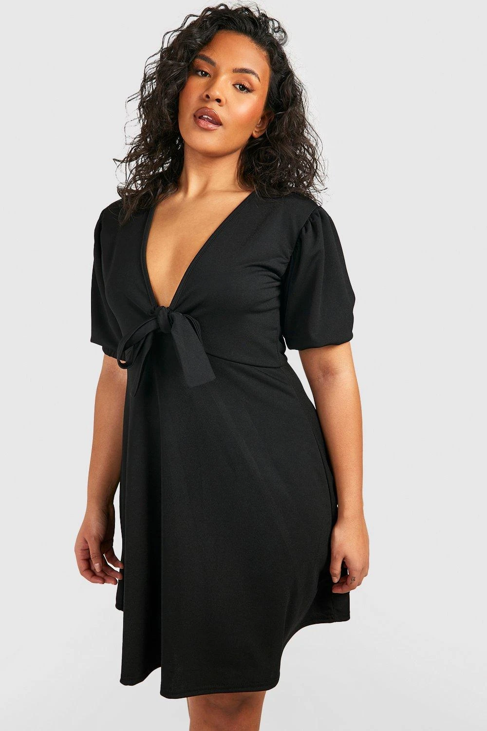 Plus Skaterkleid Mit Knoten Vorne 3 Plus Skaterkleid Mit Knoten Vorne