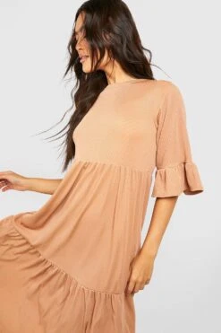 Geripptes Midi-Smokkleid Mit Rüschen-Ärmeln