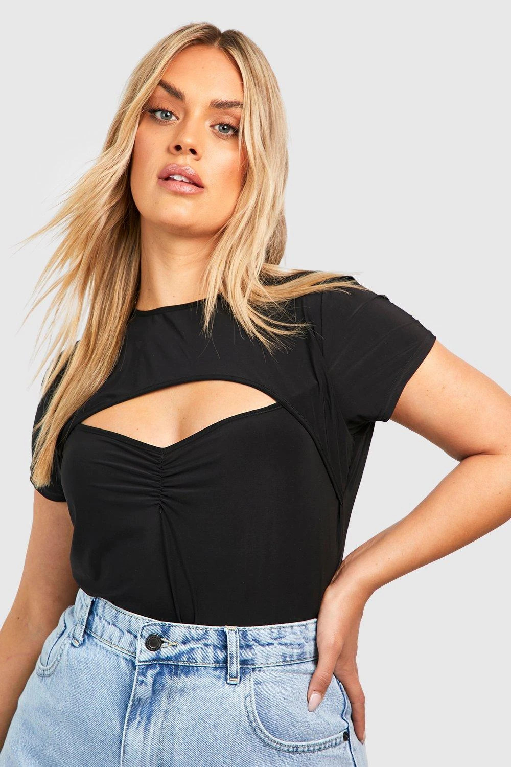 Plus Kurzärmliges Top Mit Keyhole-Ausschnitt 3 Plus Kurzärmliges Top Mit Keyhole-Ausschnitt