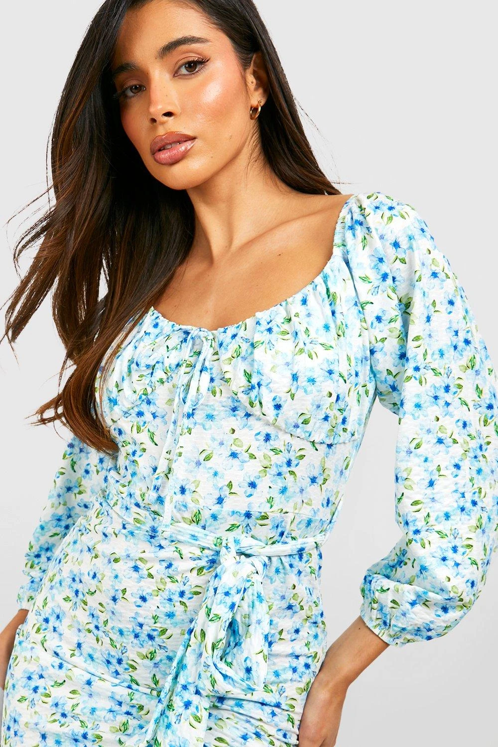 Strukturiertes Florales Minikleid 6 Strukturiertes Florales Minikleid – Bild 4