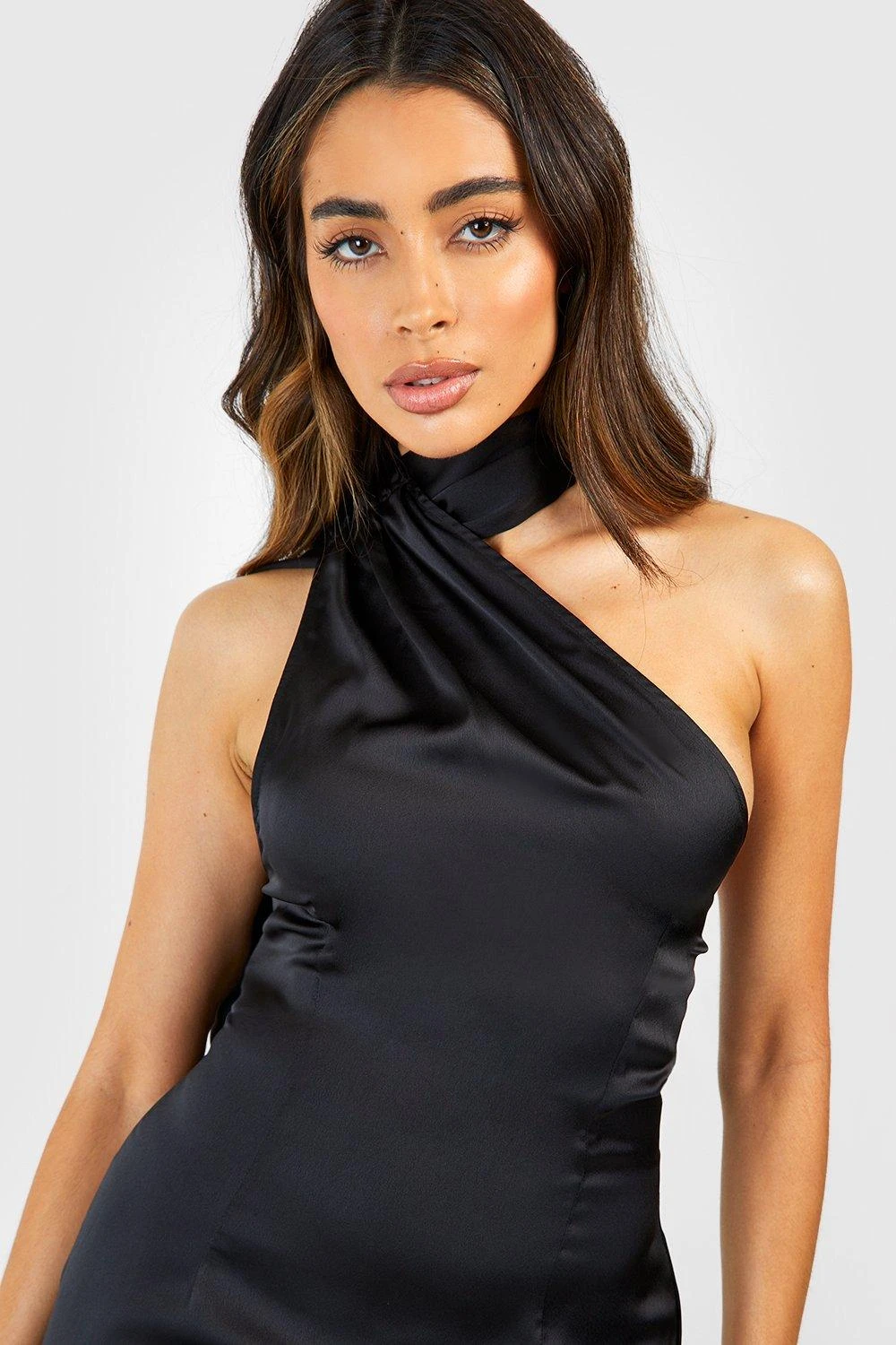 Satin-Minikleid Mit Quasten-Saum 6 Satin-Minikleid Mit Quasten-Saum – Bild 4