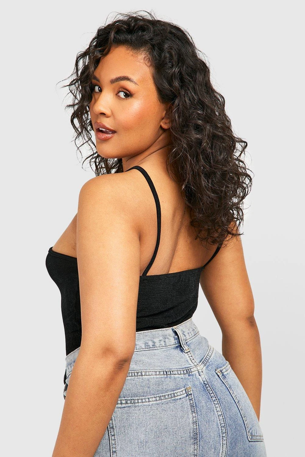 Plus Neckholder-Body Mit Keyhole-Ausschnitt 4 Plus Neckholder-Body Mit Keyhole-Ausschnitt – Bild 2