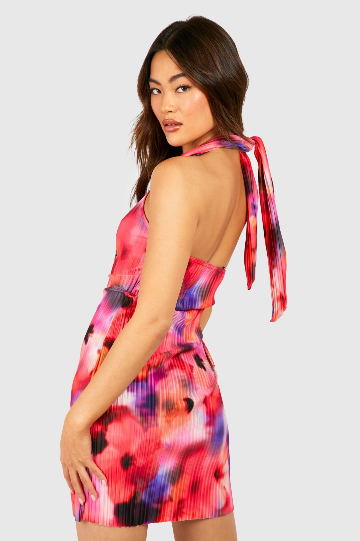 Florales Plisse Neckholder-Minikleid 4 Florales Plisse Neckholder-Minikleid – Bild 2