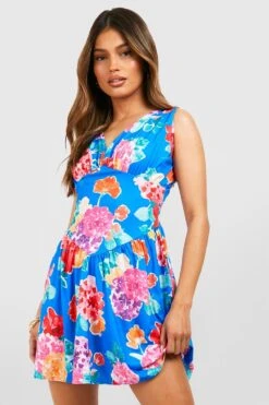 Florales Kleid Mit Rüschensaum Und Tiefem Ausschnitt