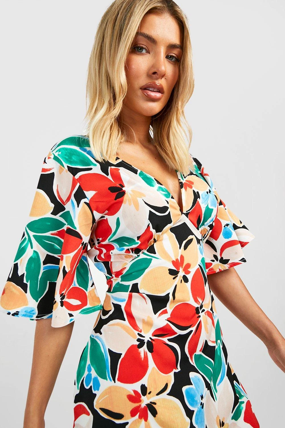 Florals Midikleid Mit V-Ausschnitt 6 Florals Midikleid Mit V-Ausschnitt – Bild 4